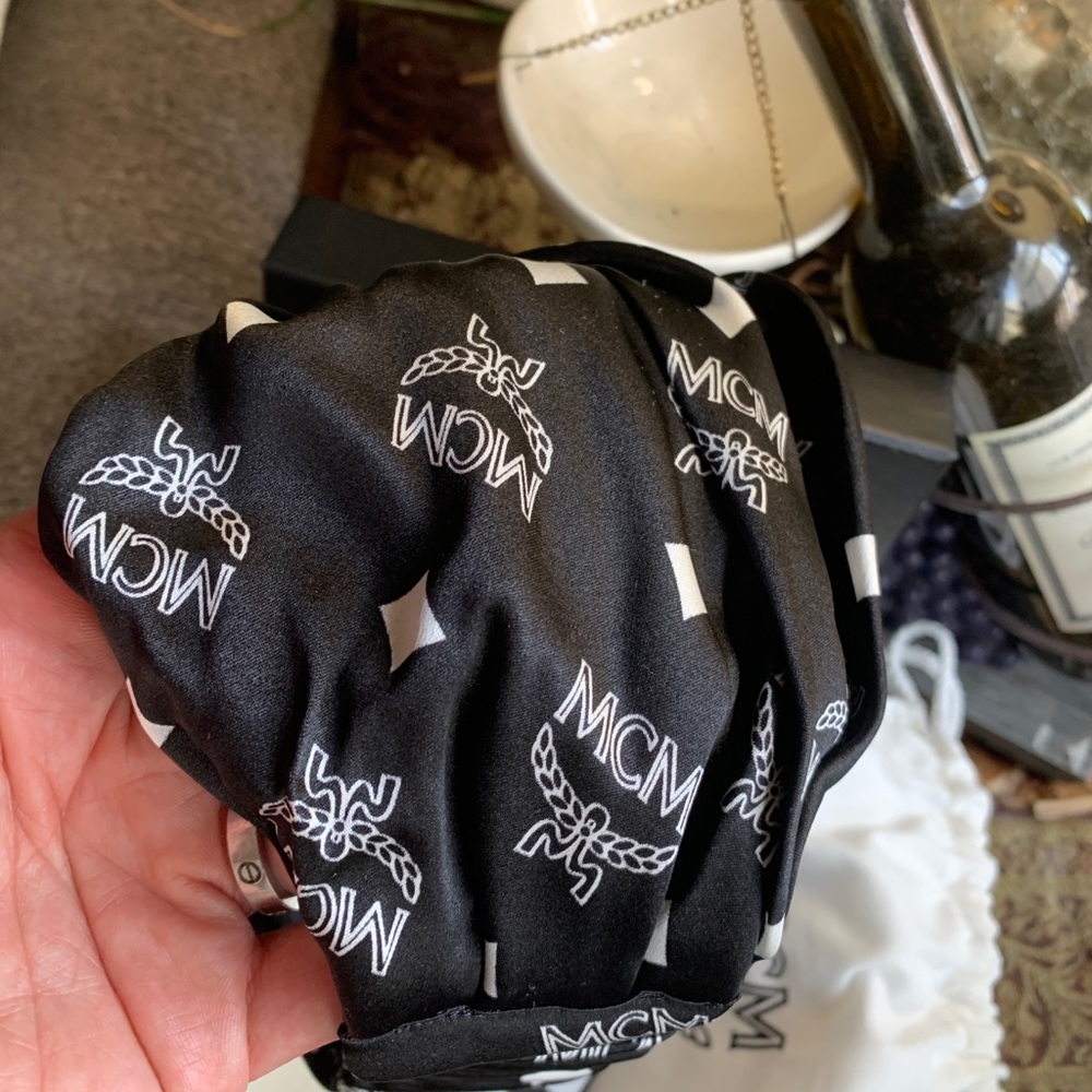 SOLD⛔️Authentic MCM SILK VISETOS diamonds Monogram print headband - Picture 9 of 12